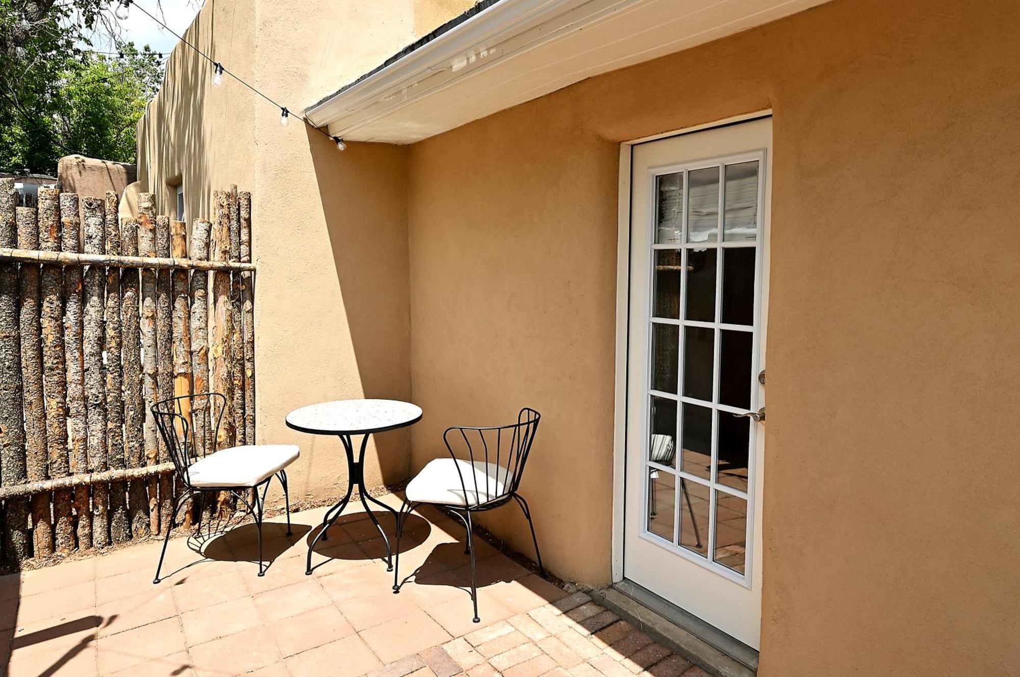 Dos Hermanas Casita 4 & 5 Downtown Courtyard *