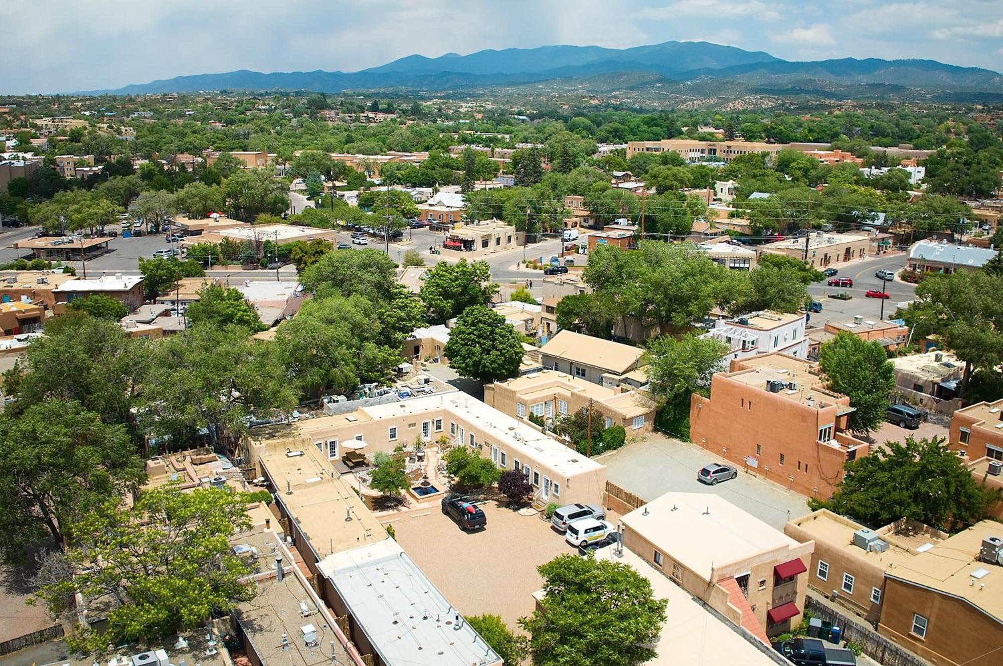 Dos Hermanas Casita 4 & 5 Downtown Courtyard Holiday home *